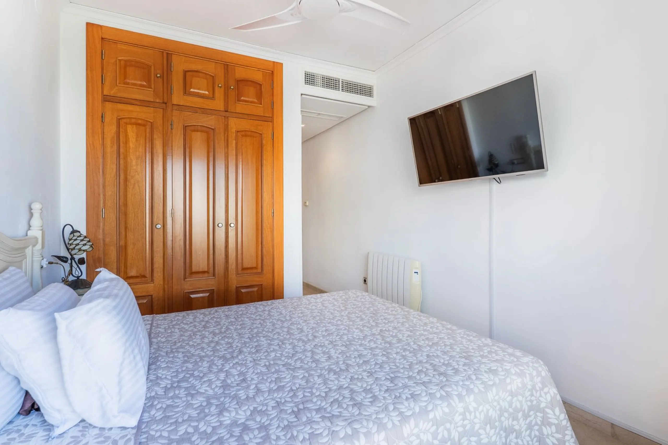 Beautiful townhouse located in the prestigious area of El Rosario, on the beachfront.