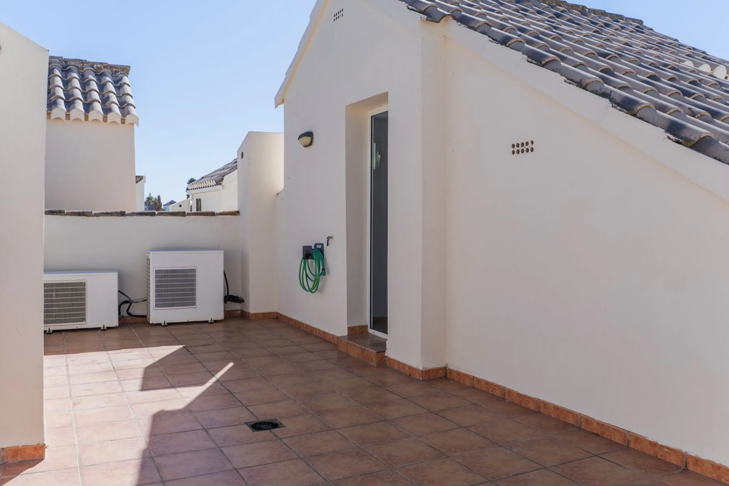 Beautiful townhouse located in the prestigious area of El Rosario, on the beachfront.