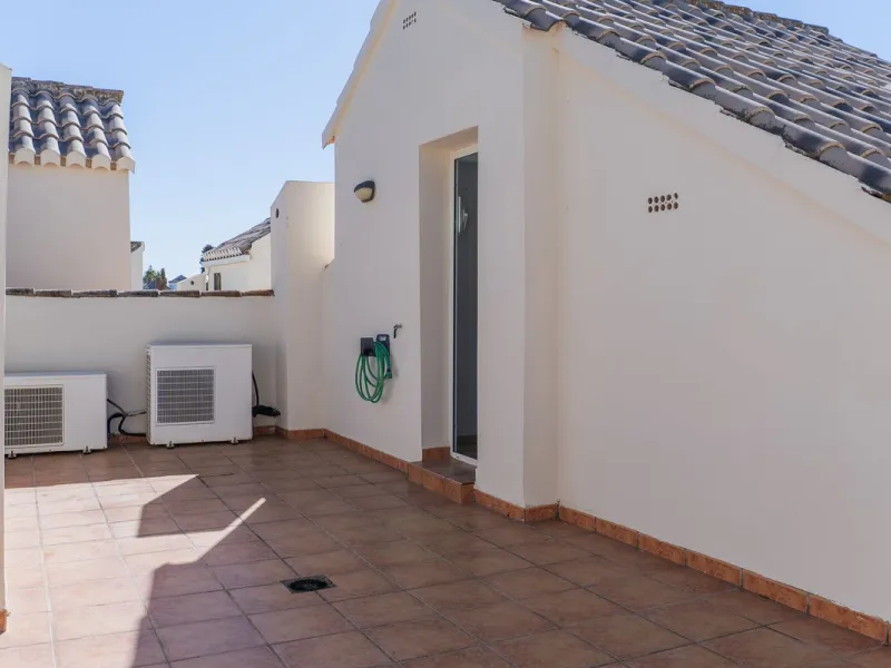 Beautiful townhouse located in the prestigious area of El Rosario, on the beachfront.