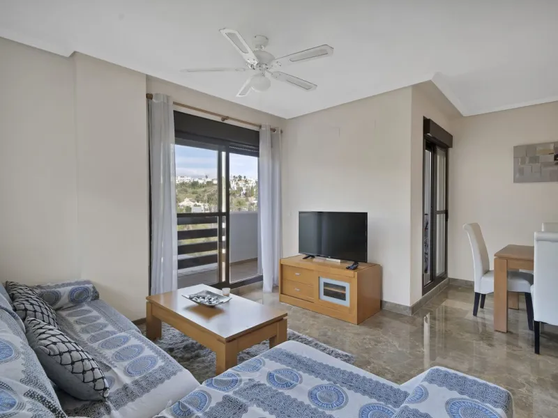 Discover this well-appointed 2 bedroom, 2 bathroom apartment is located in the desirable Golf Hills urbanisation in Selwo. The home features a bright and comfortable living space, a fully fitted kitchen with a separate utility area, and a private terrace 