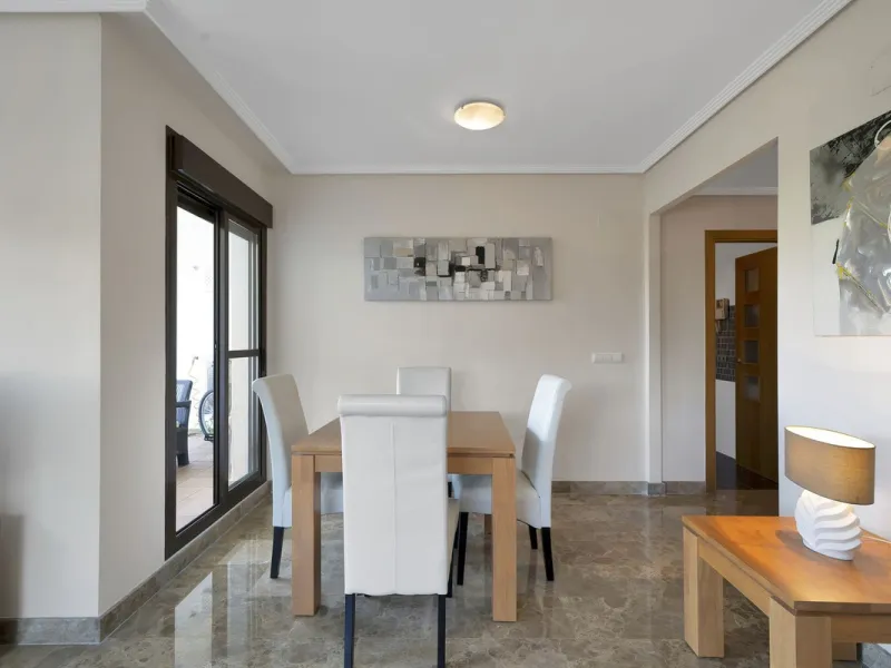 Discover this well-appointed 2 bedroom, 2 bathroom apartment is located in the desirable Golf Hills urbanisation in Selwo. The home features a bright and comfortable living space, a fully fitted kitchen with a separate utility area, and a private terrace 