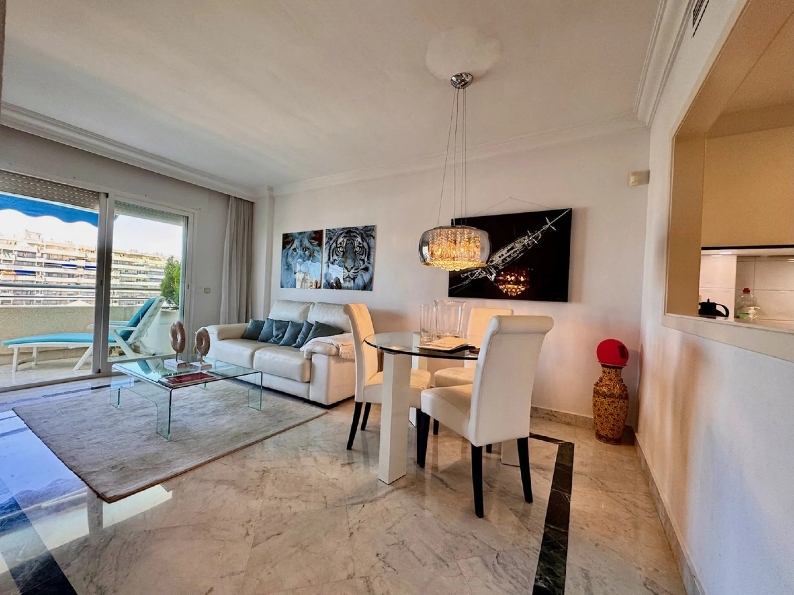 Location, Location, Location this apartment is located in the Prestigious Marina Banus building under two minutes walk from the Port of Puerto Banus and also the beach. This bright two bedroom and two bathroom apartment is located in an elevated position 