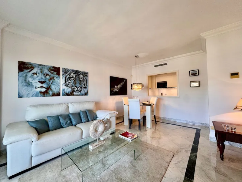 Location, Location, Location this apartment is located in the Prestigious Marina Banus building under two minutes walk from the Port of Puerto Banus and also the beach. This bright two bedroom and two bathroom apartment is located in an elevated position 