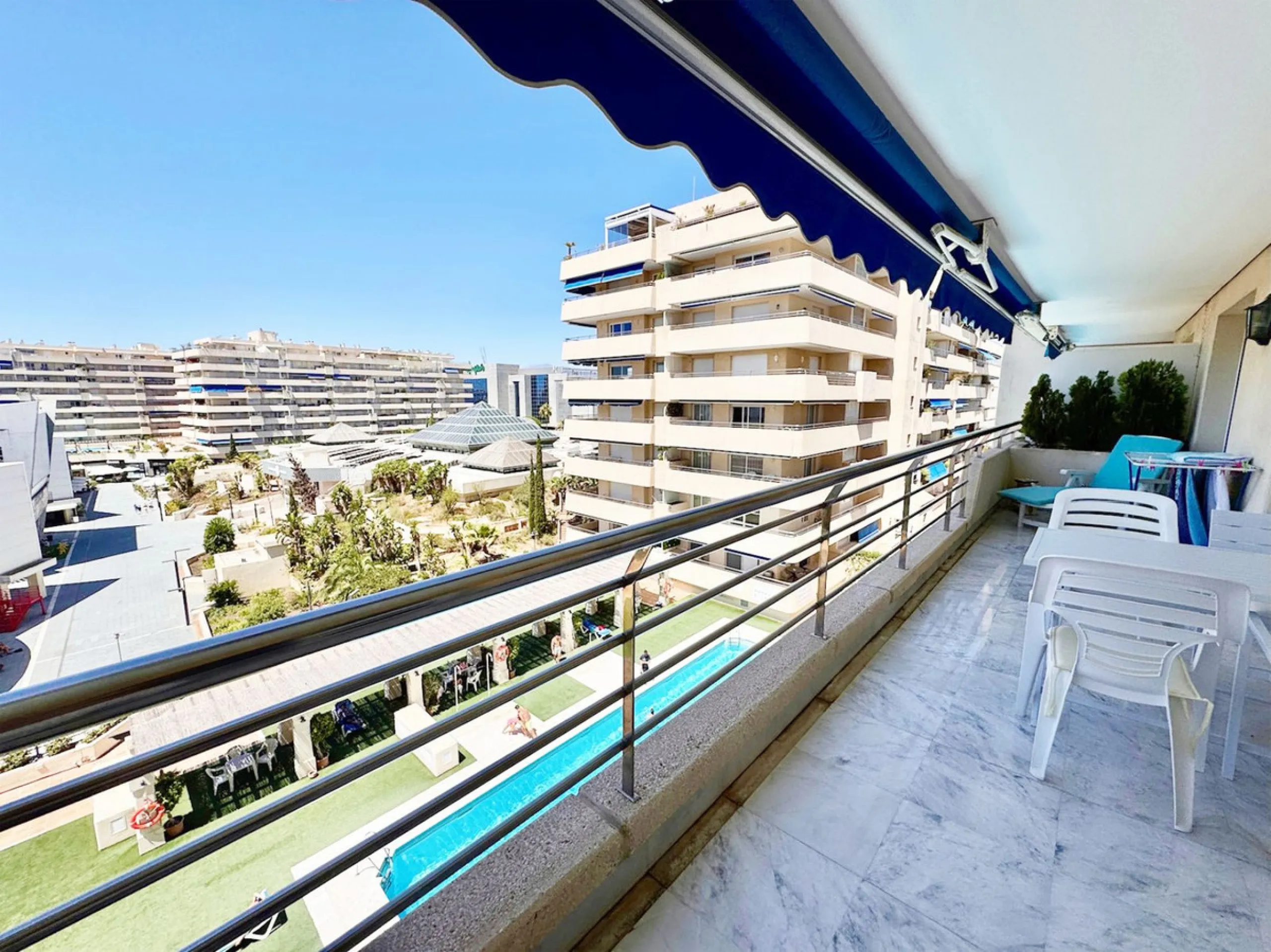 Location, Location, Location this apartment is located in the Prestigious Marina Banus building under two minutes walk from the Port of Puerto Banus and also the beach. This bright two bedroom and two bathroom apartment is located in an elevated position 