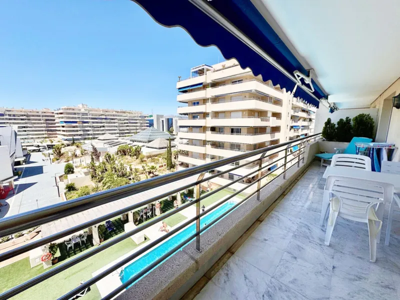 Location, Location, Location this apartment is located in the Prestigious Marina Banus building under two minutes walk from the Port of Puerto Banus and also the beach. This bright two bedroom and two bathroom apartment is located in an elevated position 