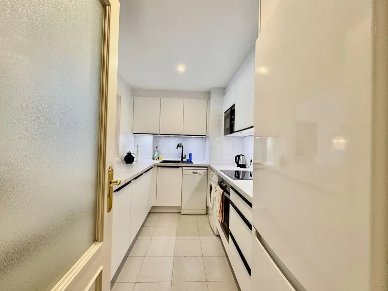 Location, Location, Location this apartment is located in the Prestigious Marina Banus building under two minutes walk from the Port of Puerto Banus and also the beach. This bright two bedroom and two bathroom apartment is located in an elevated position 