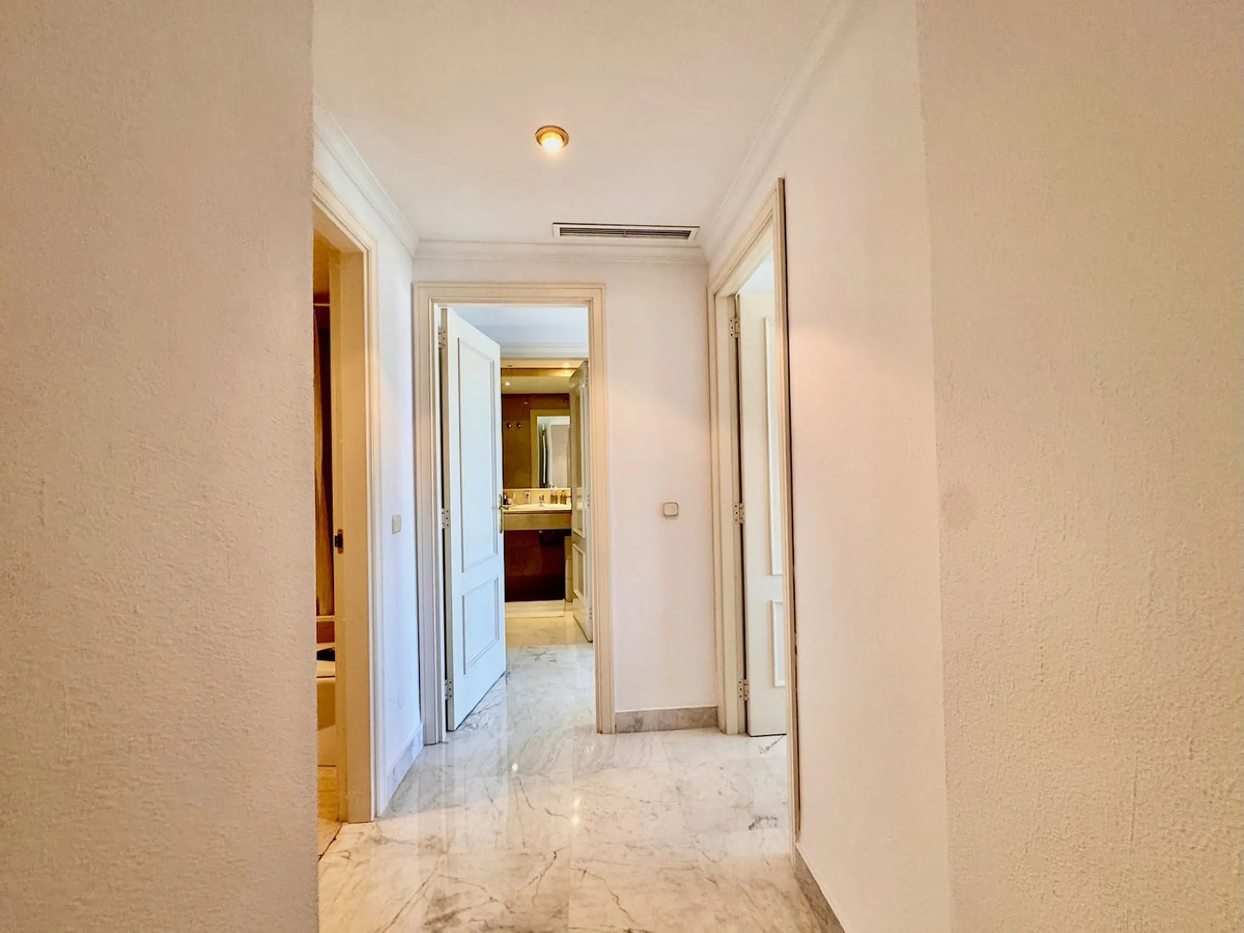 Location, Location, Location this apartment is located in the Prestigious Marina Banus building under two minutes walk from the Port of Puerto Banus and also the beach. This bright two bedroom and two bathroom apartment is located in an elevated position 