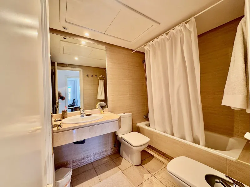 Location, Location, Location this apartment is located in the Prestigious Marina Banus building under two minutes walk from the Port of Puerto Banus and also the beach. This bright two bedroom and two bathroom apartment is located in an elevated position 
