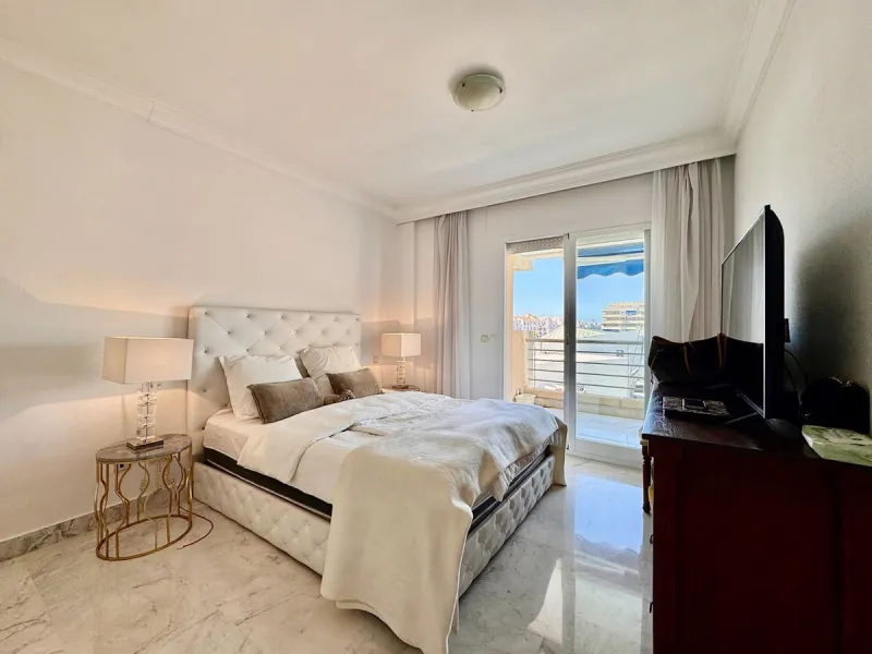 Location, Location, Location this apartment is located in the Prestigious Marina Banus building under two minutes walk from the Port of Puerto Banus and also the beach. This bright two bedroom and two bathroom apartment is located in an elevated position 