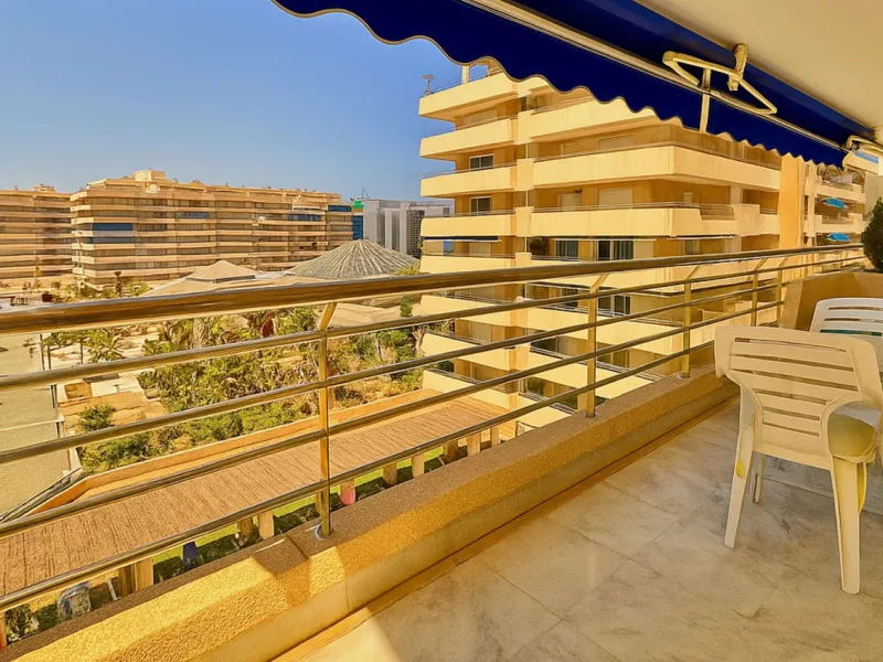 Location, Location, Location this apartment is located in the Prestigious Marina Banus building under two minutes walk from the Port of Puerto Banus and also the beach. This bright two bedroom and two bathroom apartment is located in an elevated position 