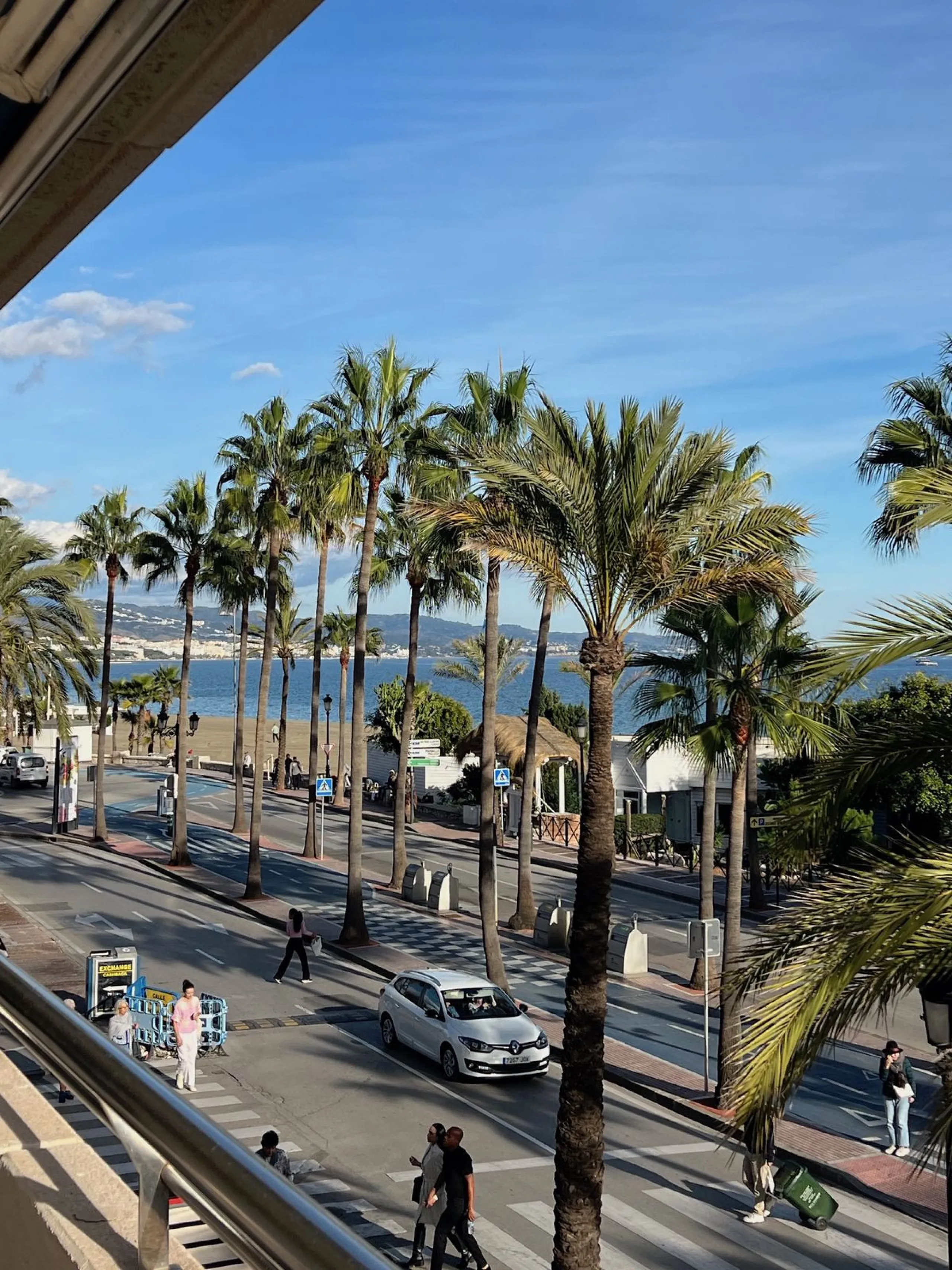 Location, Location, Location this apartment is located in the Prestigious Marina Banus building under two minutes walk from the Port of Puerto Banus and also the beach. This bright two bedroom and two bathroom apartment is located in an elevated position 