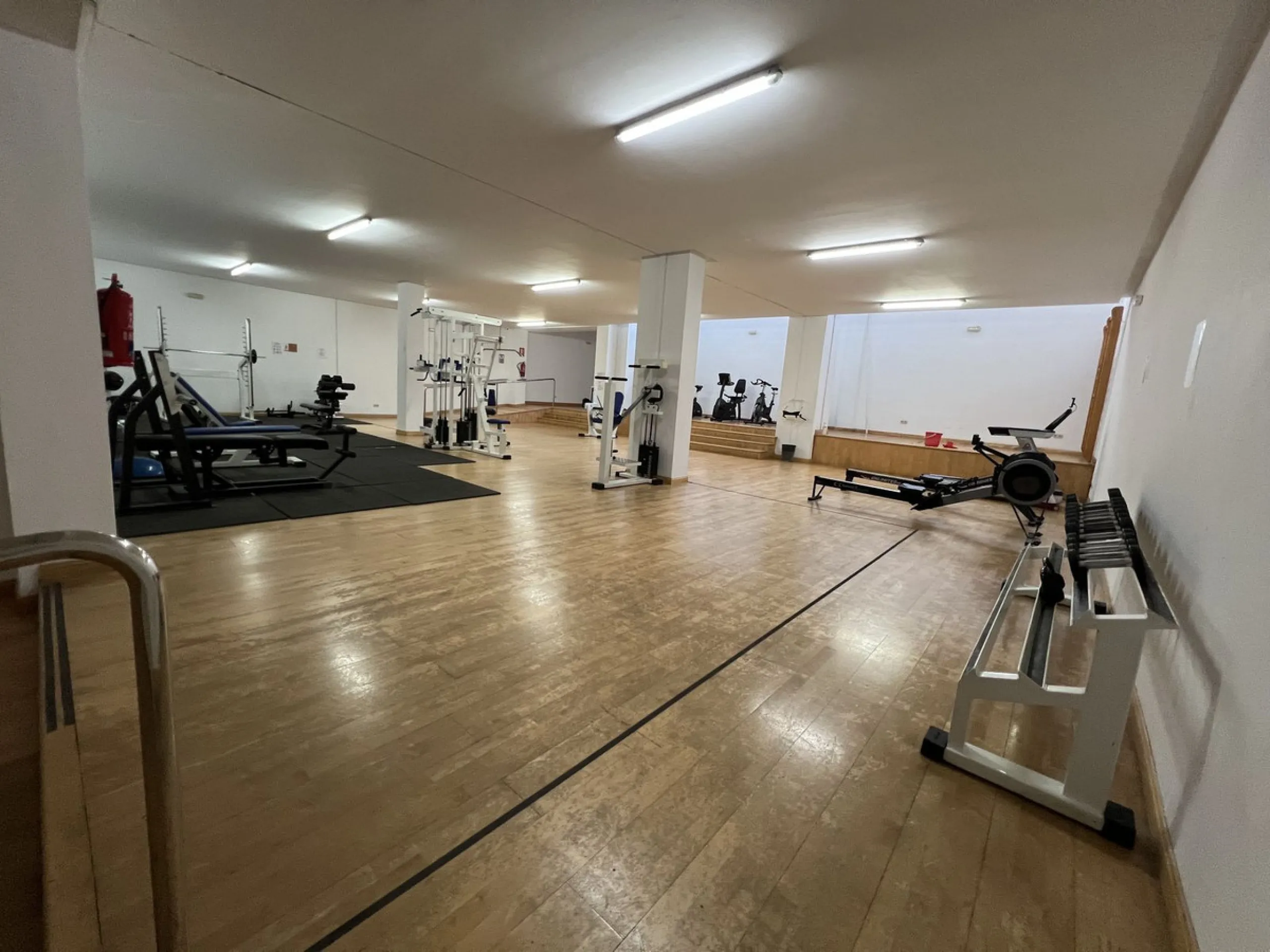 Location, Location, Location this apartment is located in the Prestigious Marina Banus building under two minutes walk from the Port of Puerto Banus and also the beach. This bright two bedroom and two bathroom apartment is located in an elevated position 