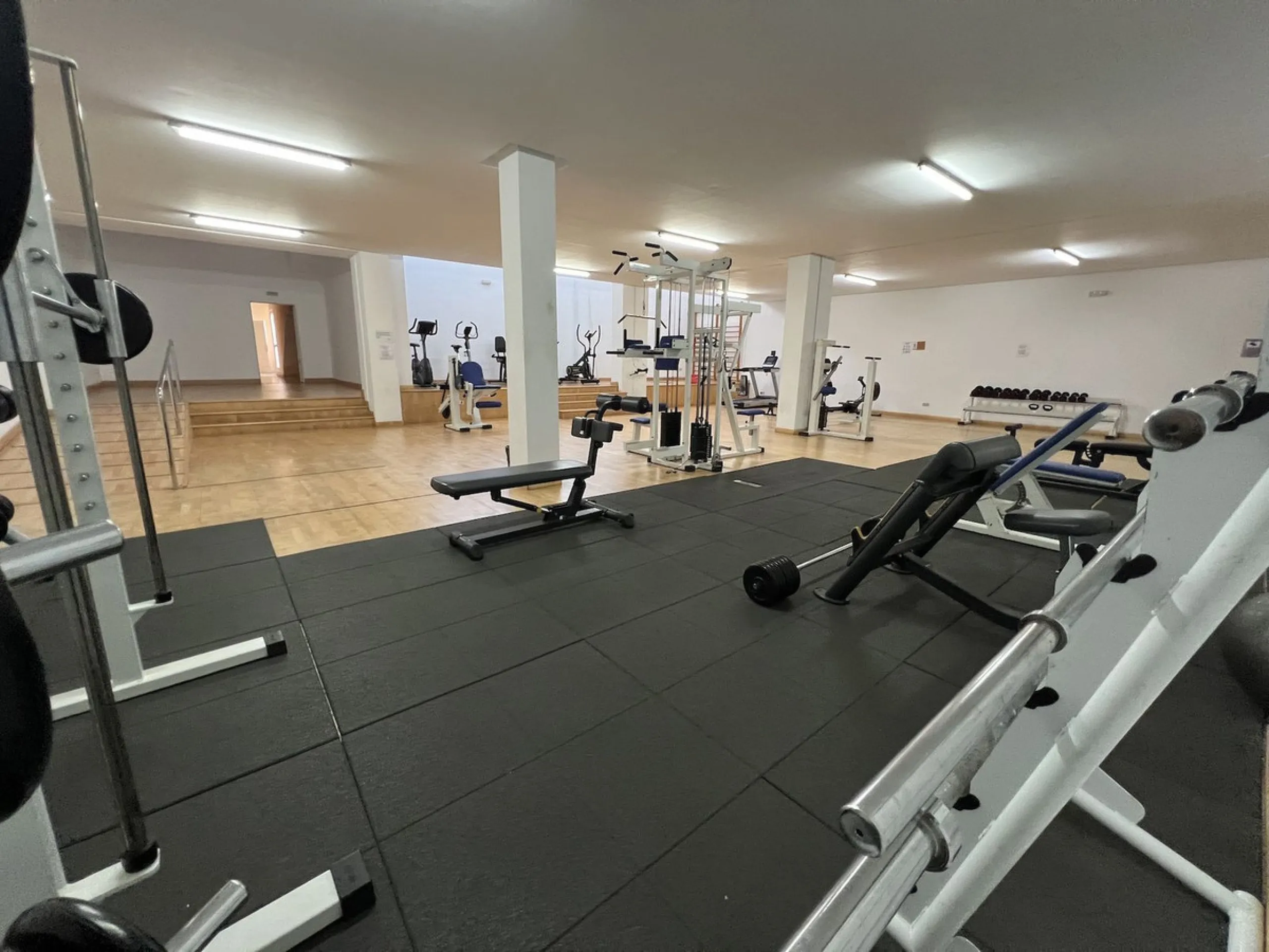 Location, Location, Location this apartment is located in the Prestigious Marina Banus building under two minutes walk from the Port of Puerto Banus and also the beach. This bright two bedroom and two bathroom apartment is located in an elevated position 