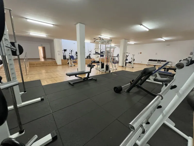 Location, Location, Location this apartment is located in the Prestigious Marina Banus building under two minutes walk from the Port of Puerto Banus and also the beach. This bright two bedroom and two bathroom apartment is located in an elevated position 