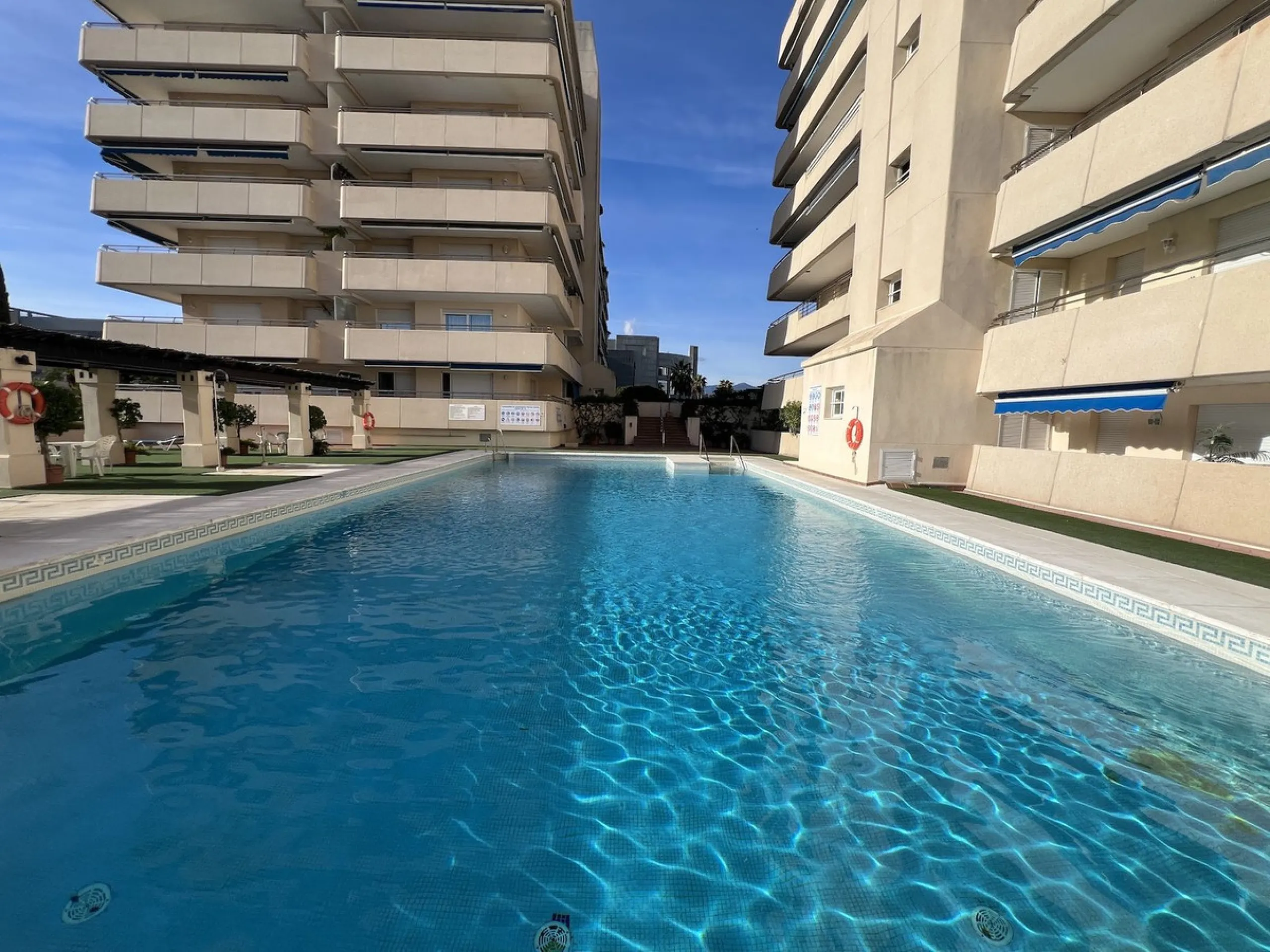 Location, Location, Location this apartment is located in the Prestigious Marina Banus building under two minutes walk from the Port of Puerto Banus and also the beach. This bright two bedroom and two bathroom apartment is located in an elevated position 