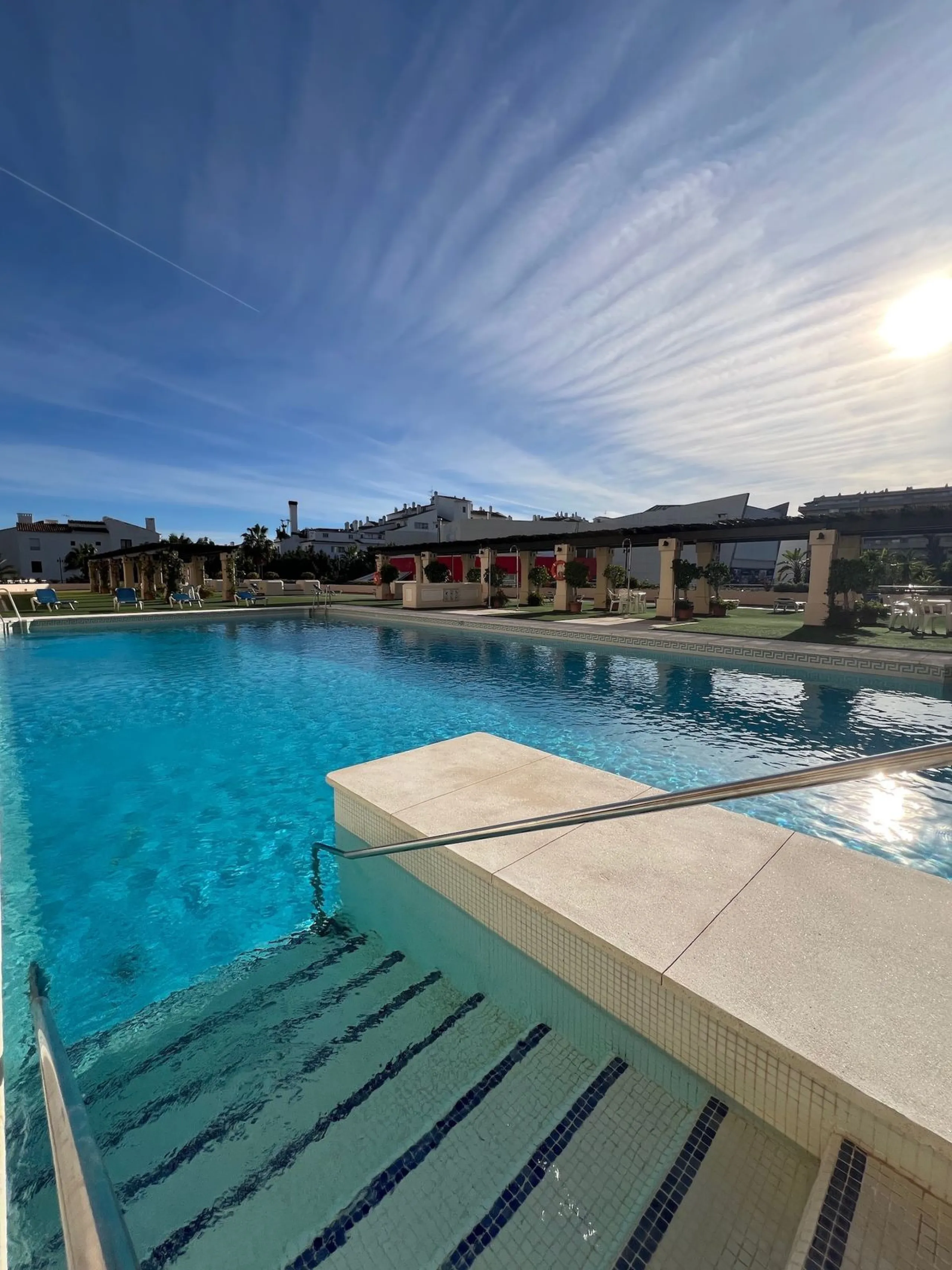 Location, Location, Location this apartment is located in the Prestigious Marina Banus building under two minutes walk from the Port of Puerto Banus and also the beach. This bright two bedroom and two bathroom apartment is located in an elevated position 