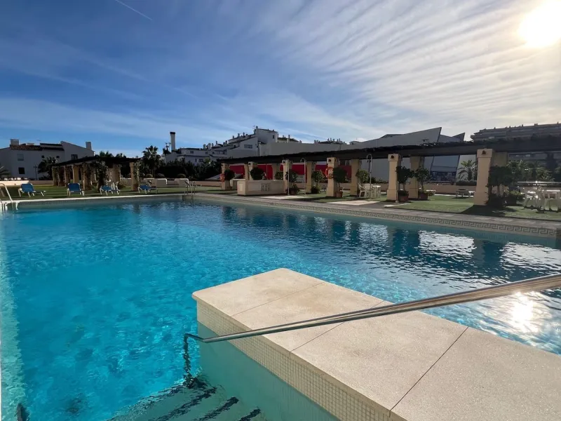 Location, Location, Location this apartment is located in the Prestigious Marina Banus building under two minutes walk from the Port of Puerto Banus and also the beach. This bright two bedroom and two bathroom apartment is located in an elevated position 