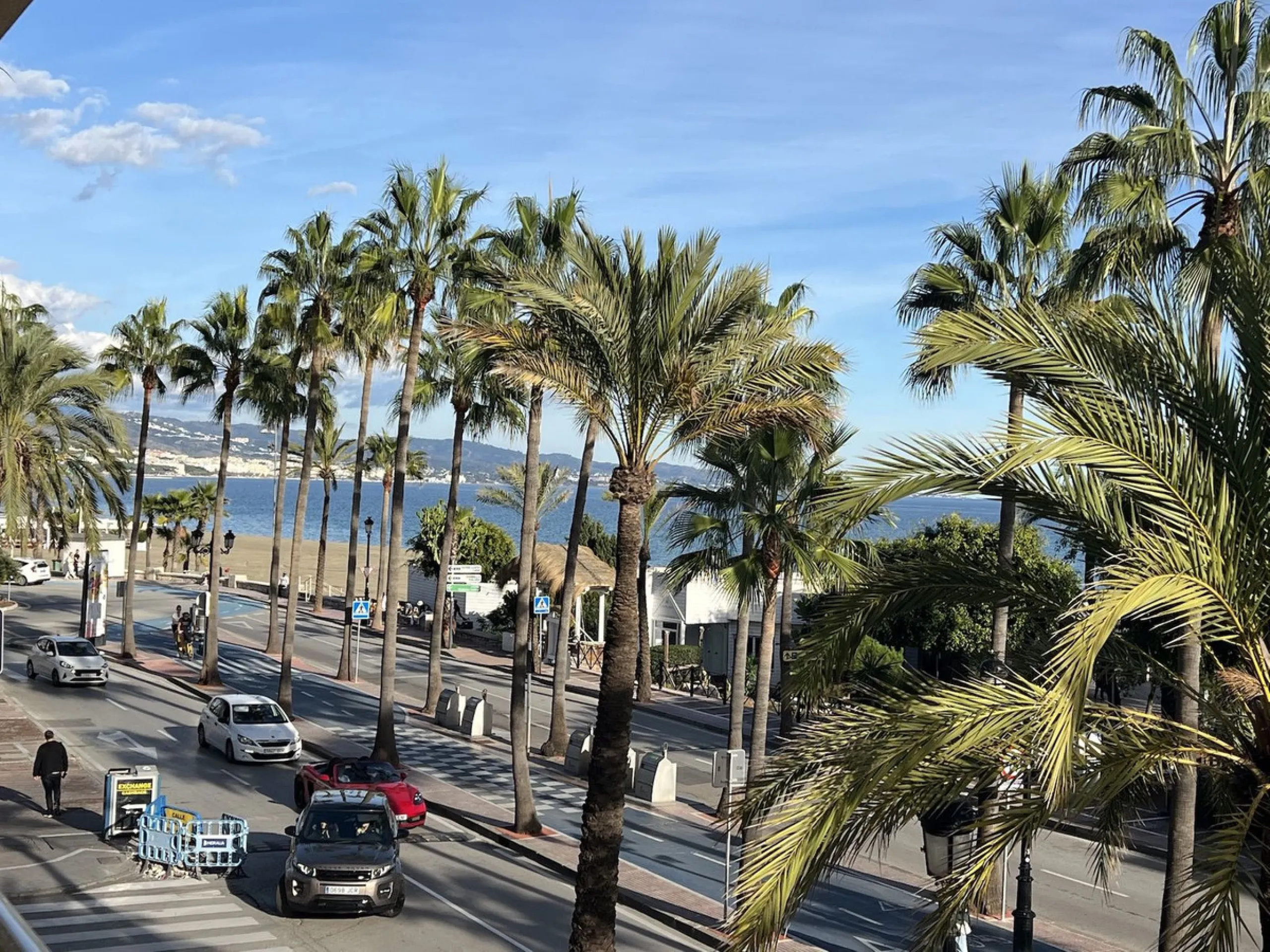 Location, Location, Location this apartment is located in the Prestigious Marina Banus building under two minutes walk from the Port of Puerto Banus and also the beach. This bright two bedroom and two bathroom apartment is located in an elevated position 