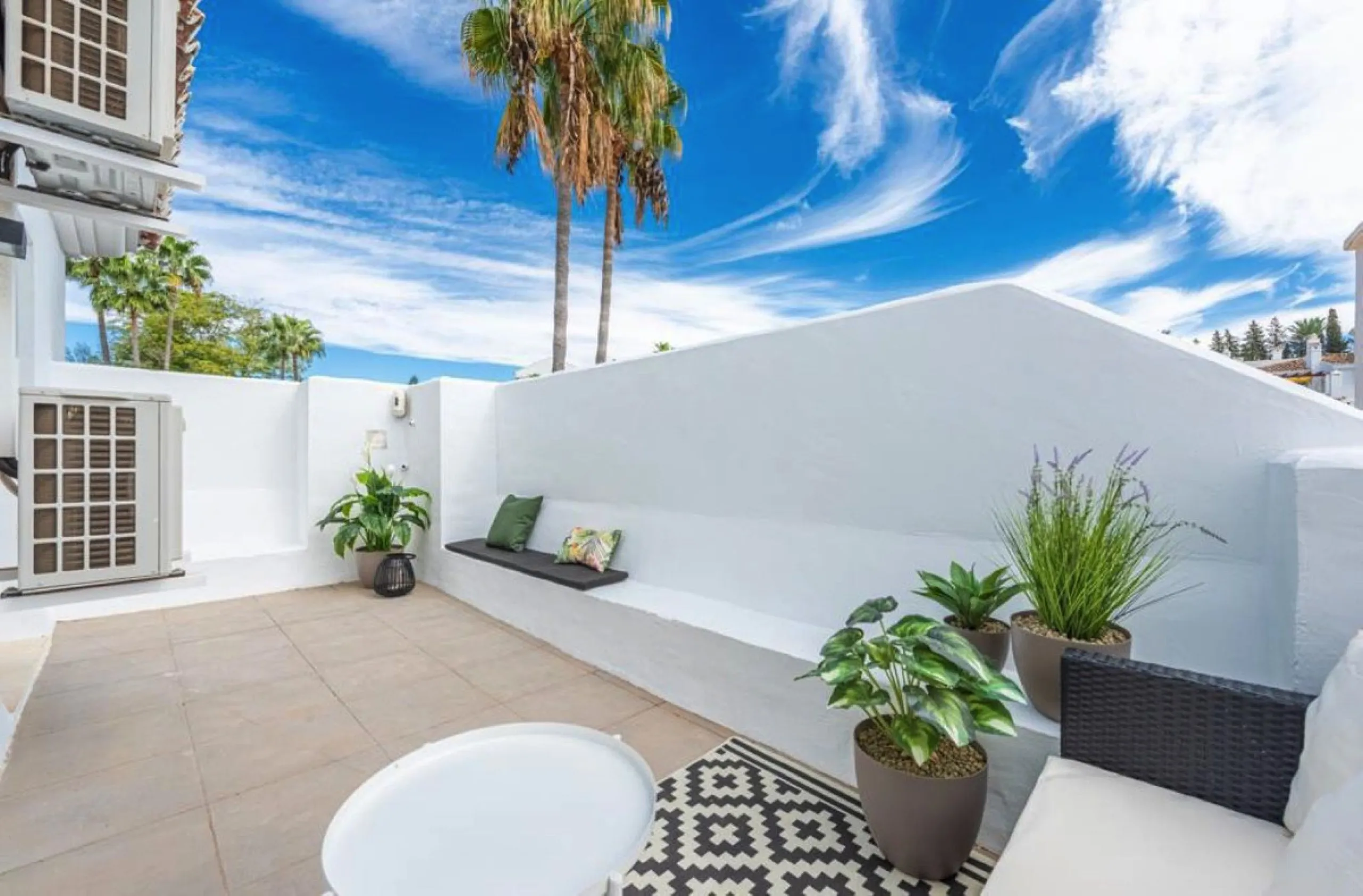 Apartment - Penthouse Duplex в продаже в Marbella, Málaga. В доме 2 спален и 2 ванных комнат. Площадь дома 95 м²