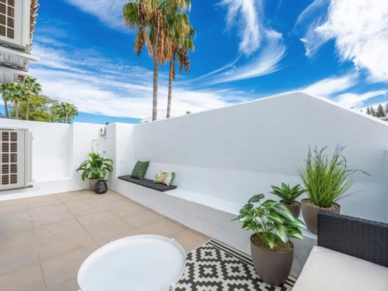 Discover this rare gem in the heart of vibrant Nueva Andalucía, within the exclusive Ivy Residence – a beautifully renovated boutique complex of just 26 modern apartments, ideally situated in Marbella's coveted 'Golf Valley' on the Costa del Sol. This spa
