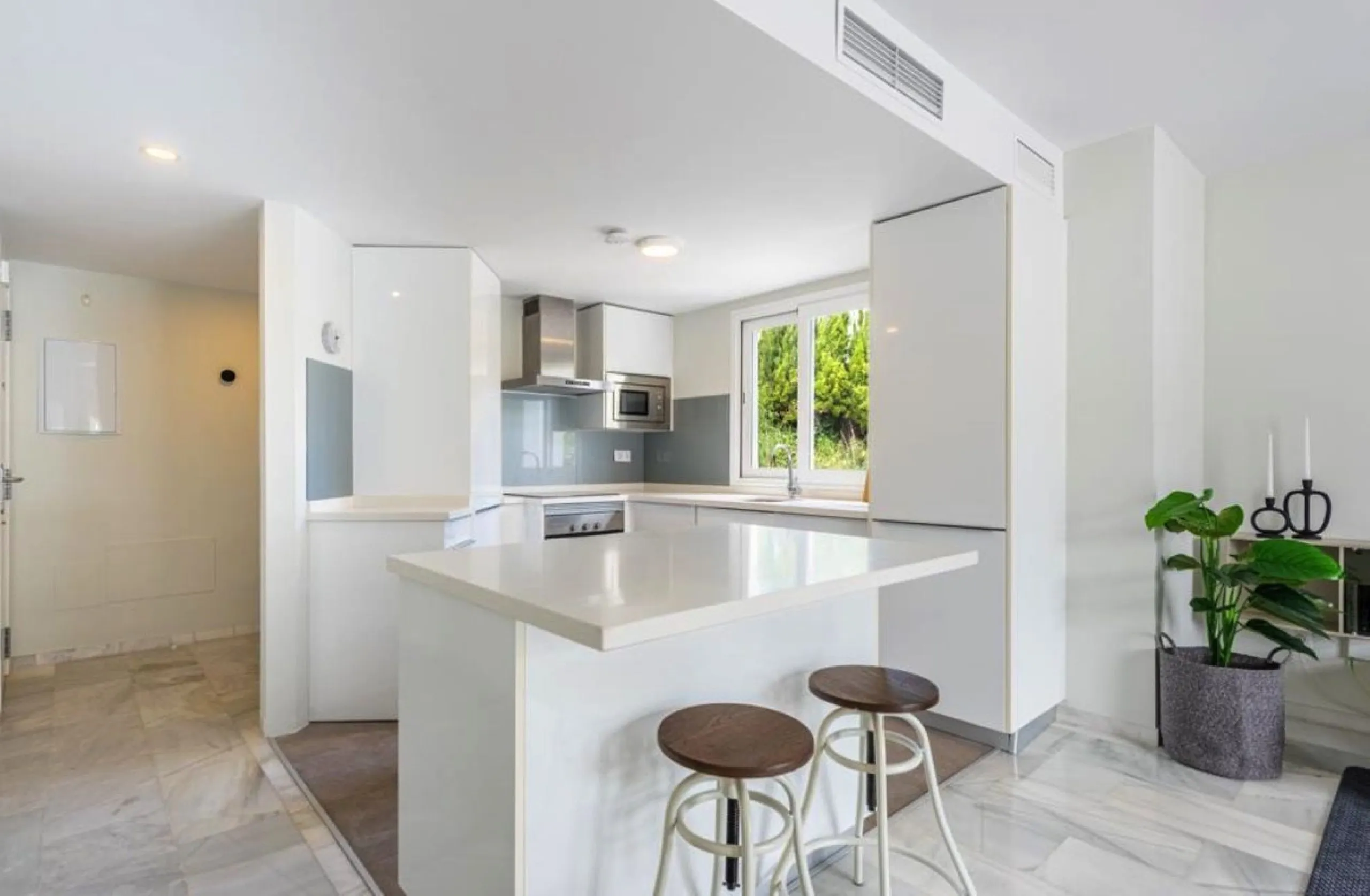 Apartment - Penthouse Duplex в продаже в Marbella, Málaga. В доме 2 спален и 2 ванных комнат. Площадь дома 95 м²