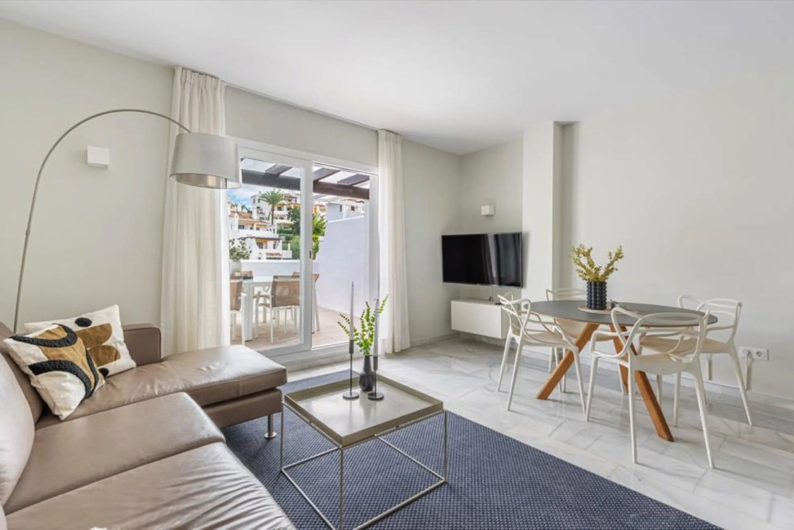 Apartment - Penthouse Duplex в продаже в Marbella, Málaga. В доме 2 спален и 2 ванных комнат. Площадь дома 95 м²
