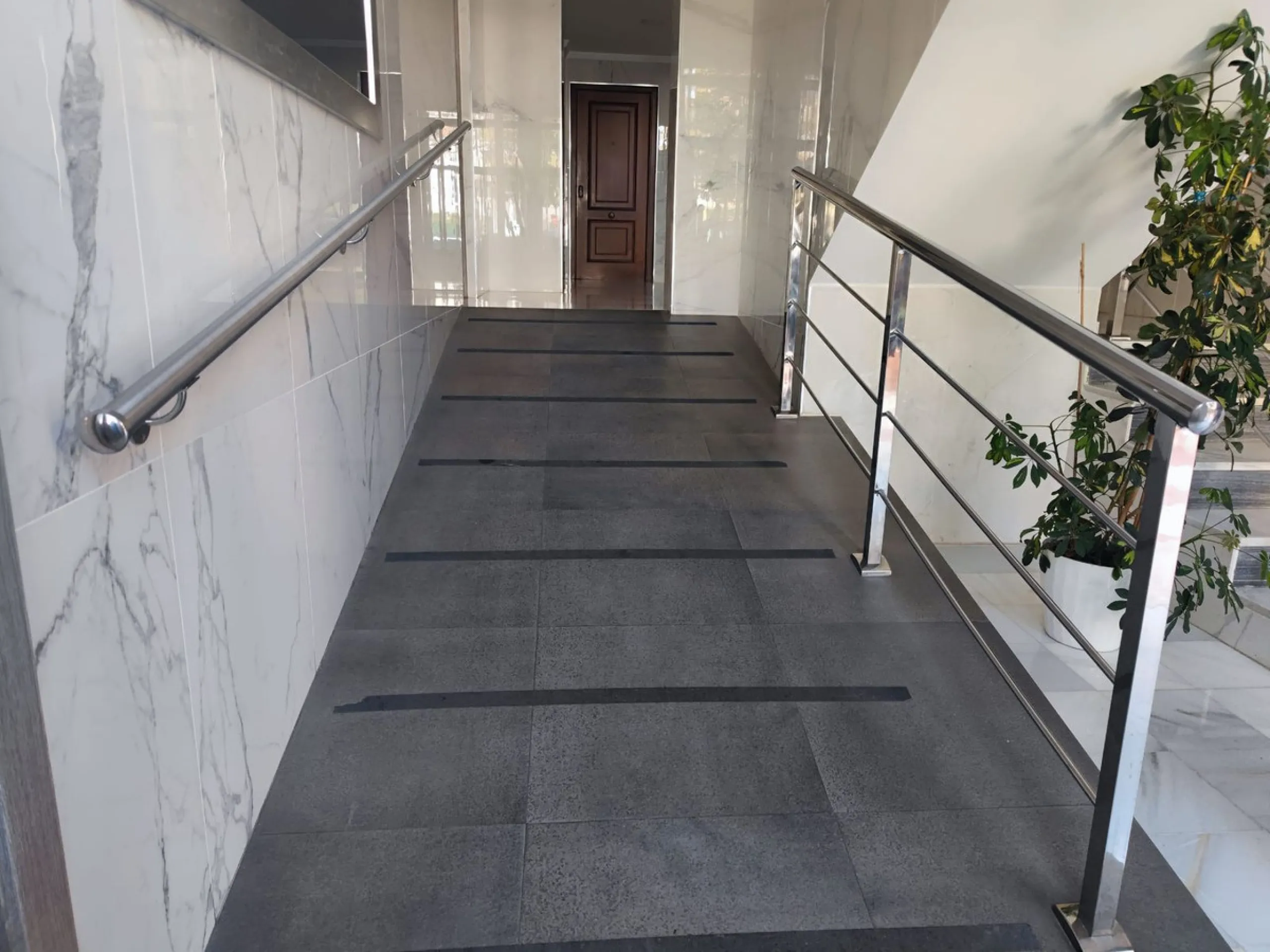Apartment - Middle Floor Apartment в продаже в Marbella, Málaga. В доме 2 спален и 1 ванных комнат. Площадь дома 88 м²
