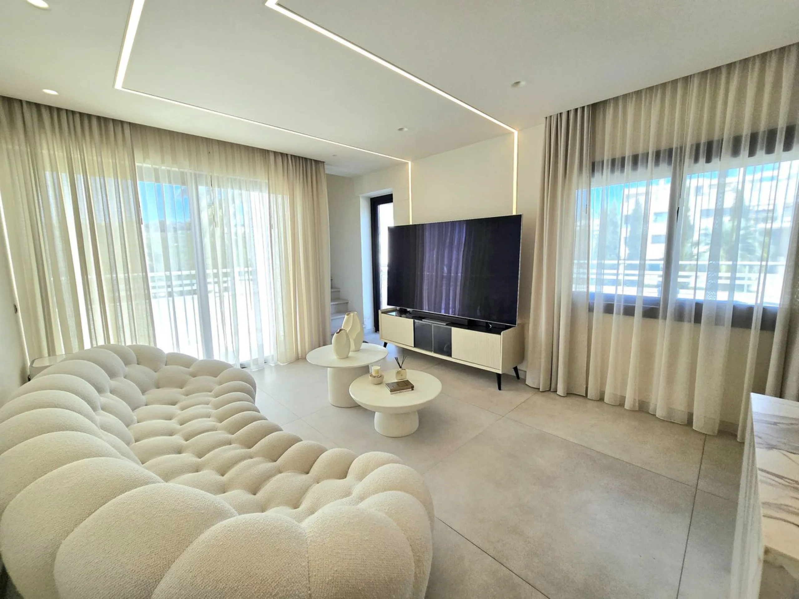 Luxury duplex penthouse with 3 terraces, private solarium and mountain views on the Costa del Sol