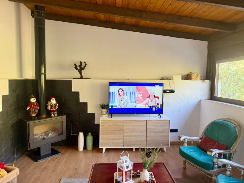 Leave the stress of the coast behind and discover your own paradise just 15 minutes from Marbella. This exceptional estate, nestled in the heart of the Sierra Blanca mountains, offers 60,000 m² of productive land, a true oasis of peace.