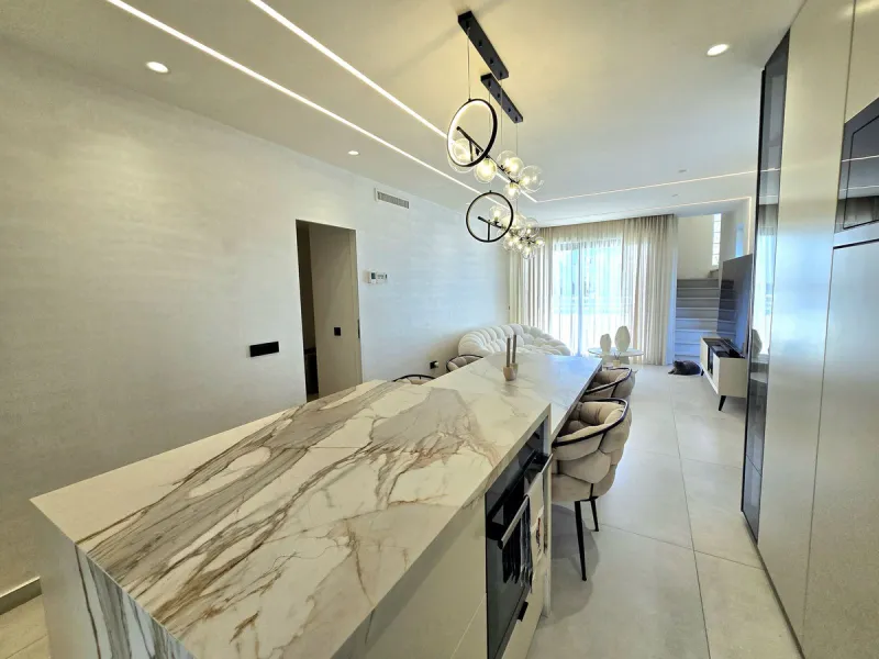Luxury duplex penthouse with 3 terraces, private solarium and mountain views on the Costa del Sol