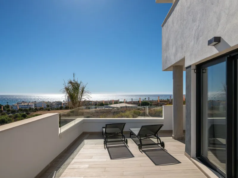 Spacious South-East Facing 4-Bedroom Apartment with Panoramic Views – Navigolf Suites, La Cala de Mijas