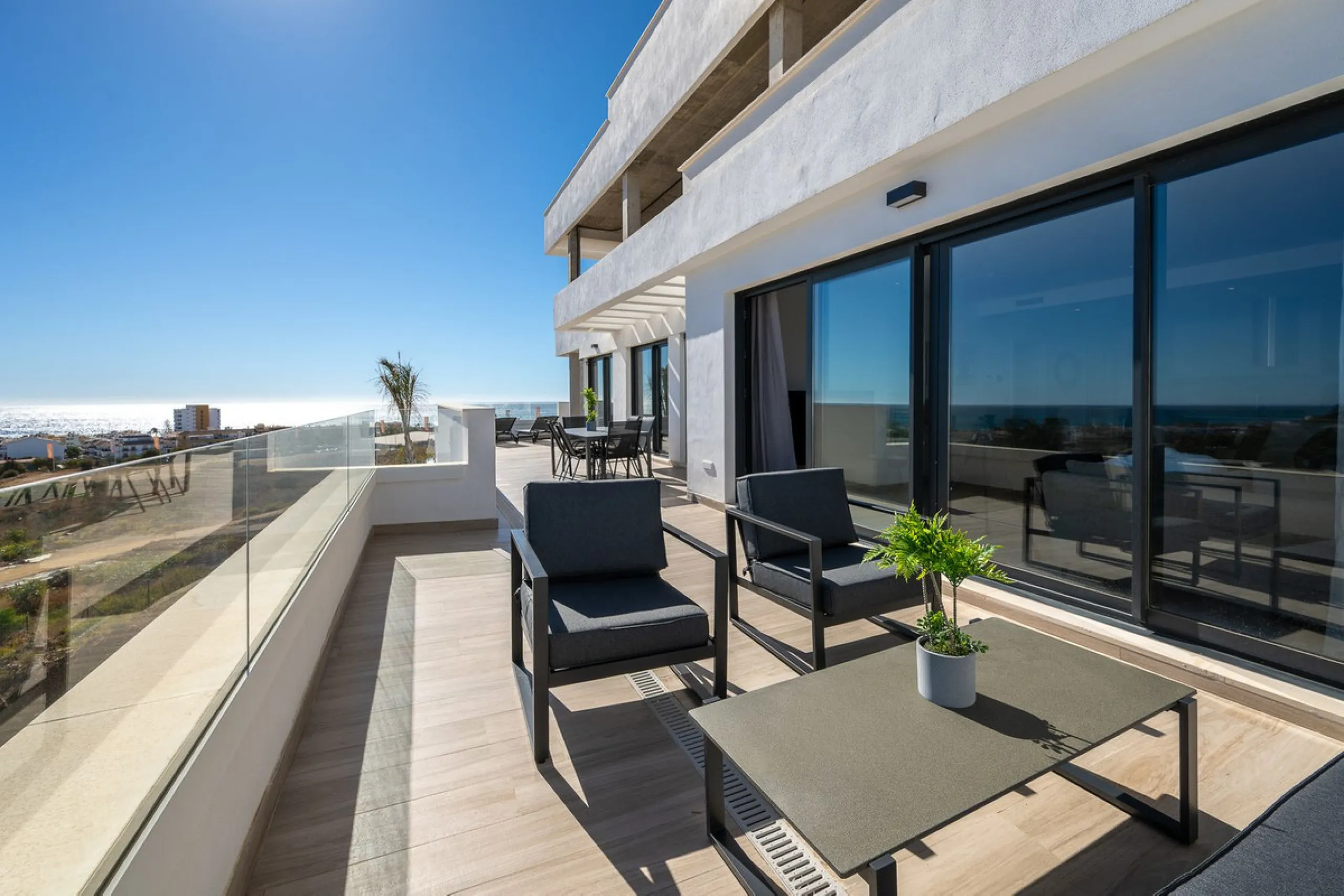Spacious South-East Facing 4-Bedroom Apartment with Panoramic Views – Navigolf Suites, La Cala de Mijas