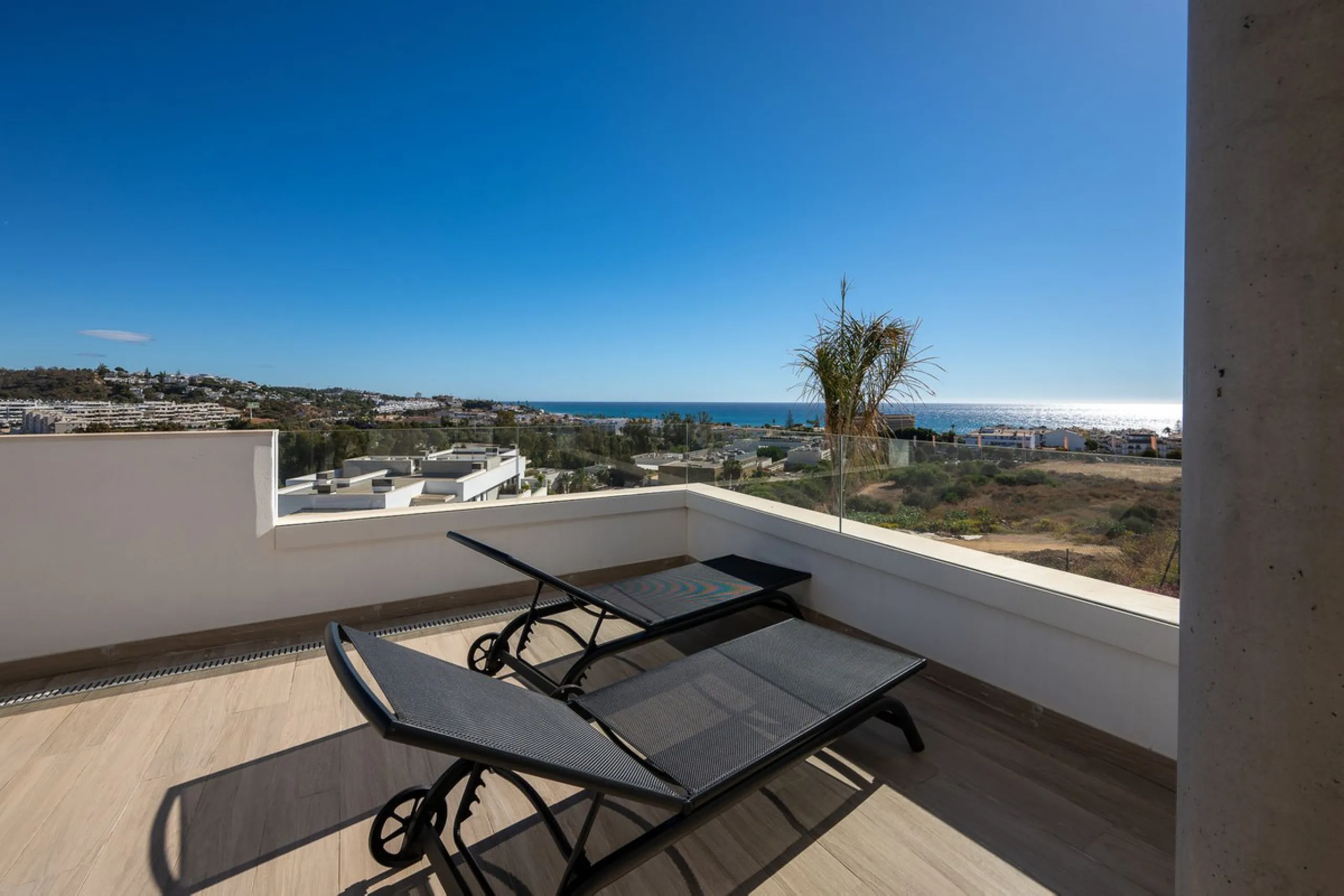 Spacious South-East Facing 4-Bedroom Apartment with Panoramic Views – Navigolf Suites, La Cala de Mijas