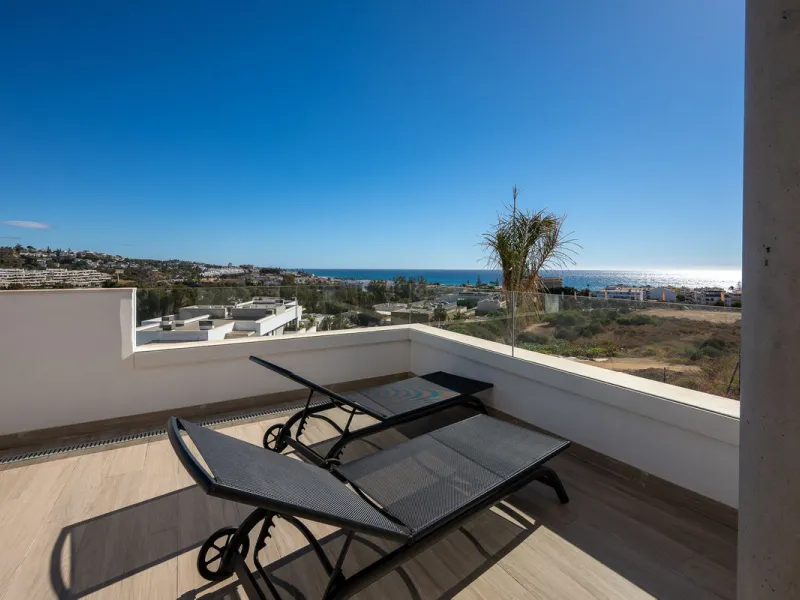 Spacious South-East Facing 4-Bedroom Apartment with Panoramic Views – Navigolf Suites, La Cala de Mijas