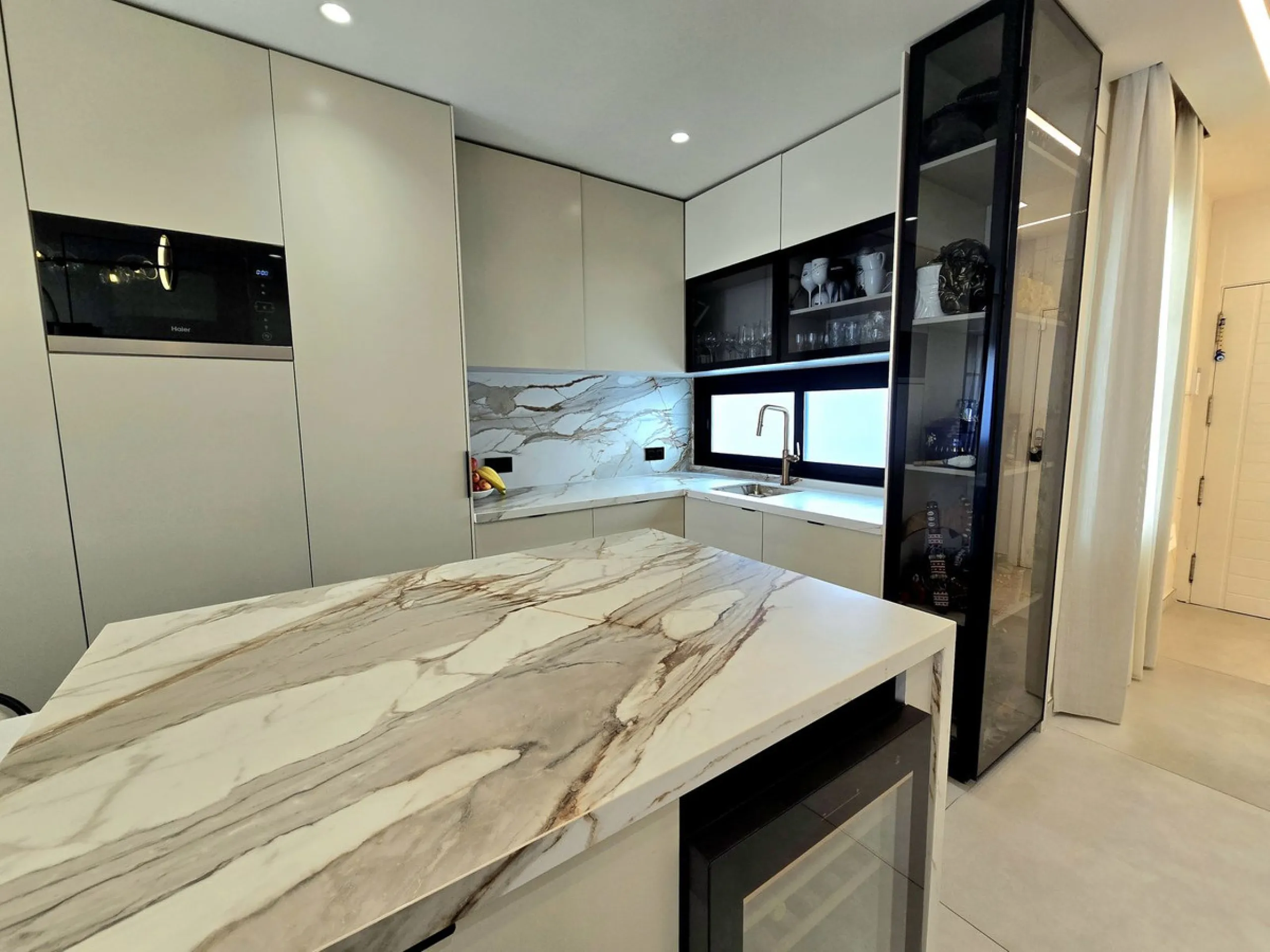Luxury duplex penthouse with 3 terraces, private solarium and mountain views on the Costa del Sol