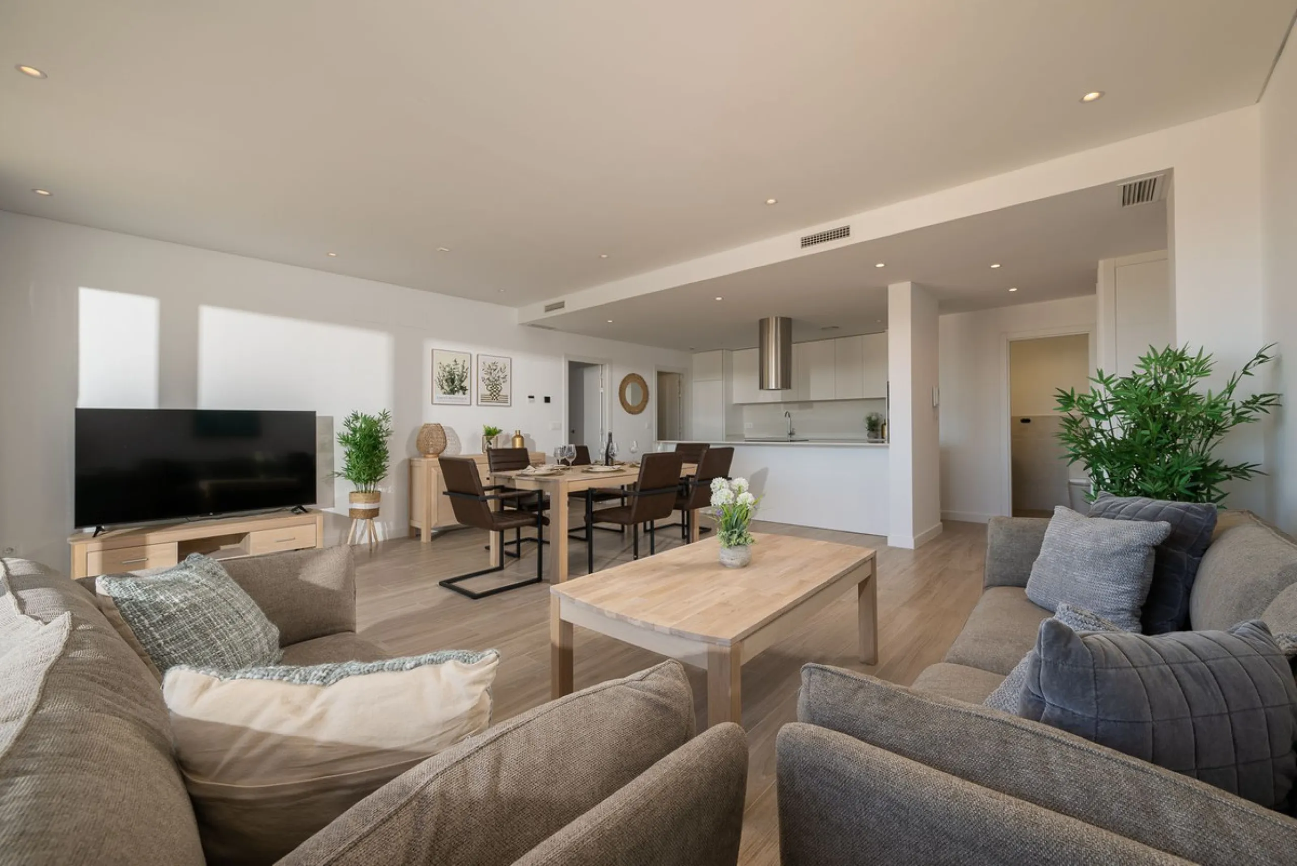 Spacious South-East Facing 4-Bedroom Apartment with Panoramic Views – Navigolf Suites, La Cala de Mijas