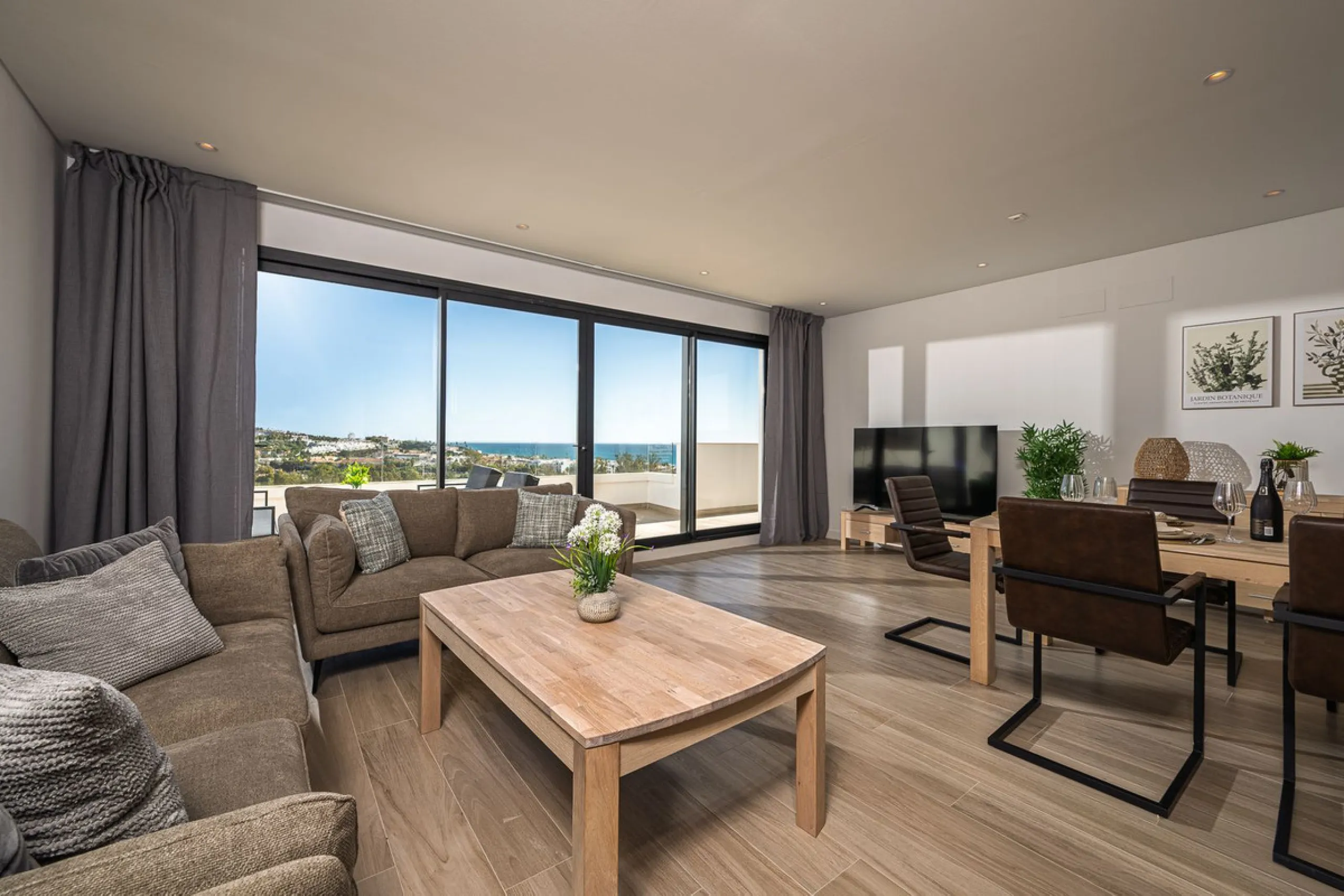 Spacious South-East Facing 4-Bedroom Apartment with Panoramic Views – Navigolf Suites, La Cala de Mijas