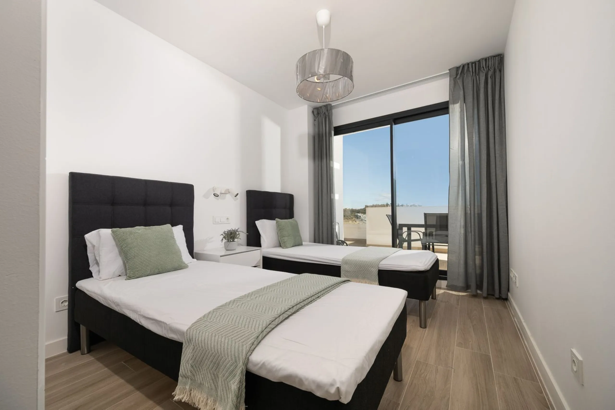 Spacious South-East Facing 4-Bedroom Apartment with Panoramic Views – Navigolf Suites, La Cala de Mijas