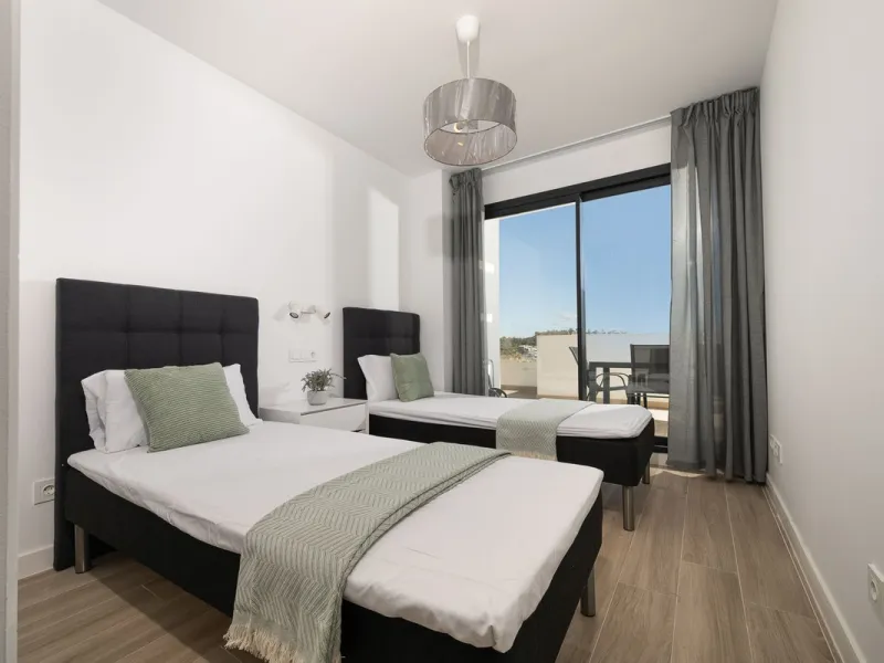Spacious South-East Facing 4-Bedroom Apartment with Panoramic Views – Navigolf Suites, La Cala de Mijas