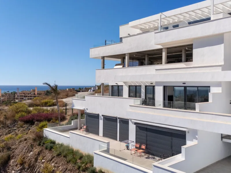 Spacious South-East Facing 4-Bedroom Apartment with Panoramic Views – Navigolf Suites, La Cala de Mijas