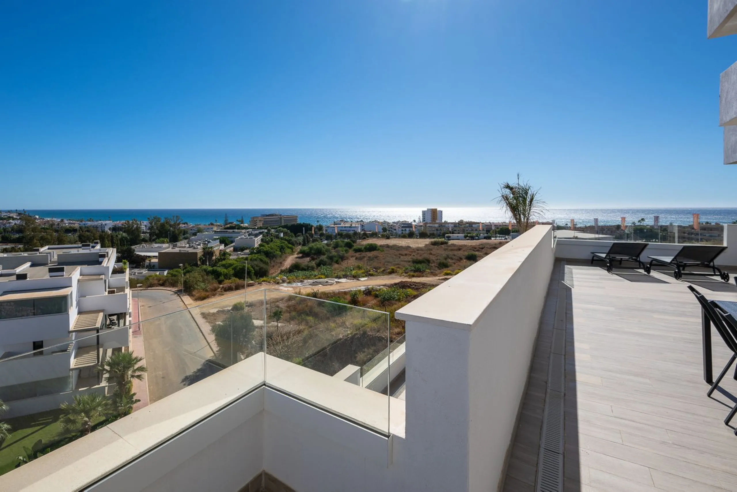 Spacious South-East Facing 4-Bedroom Apartment with Panoramic Views – Navigolf Suites, La Cala de Mijas