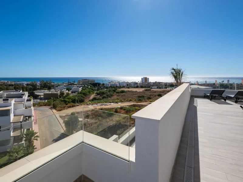 Spacious South-East Facing 4-Bedroom Apartment with Panoramic Views – Navigolf Suites, La Cala de Mijas