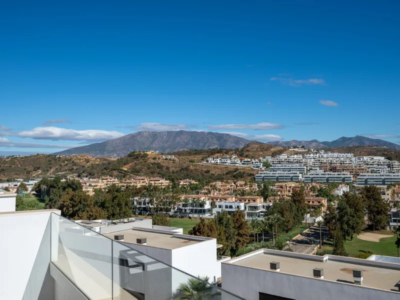 Spacious South-East Facing 4-Bedroom Apartment with Panoramic Views – Navigolf Suites, La Cala de Mijas