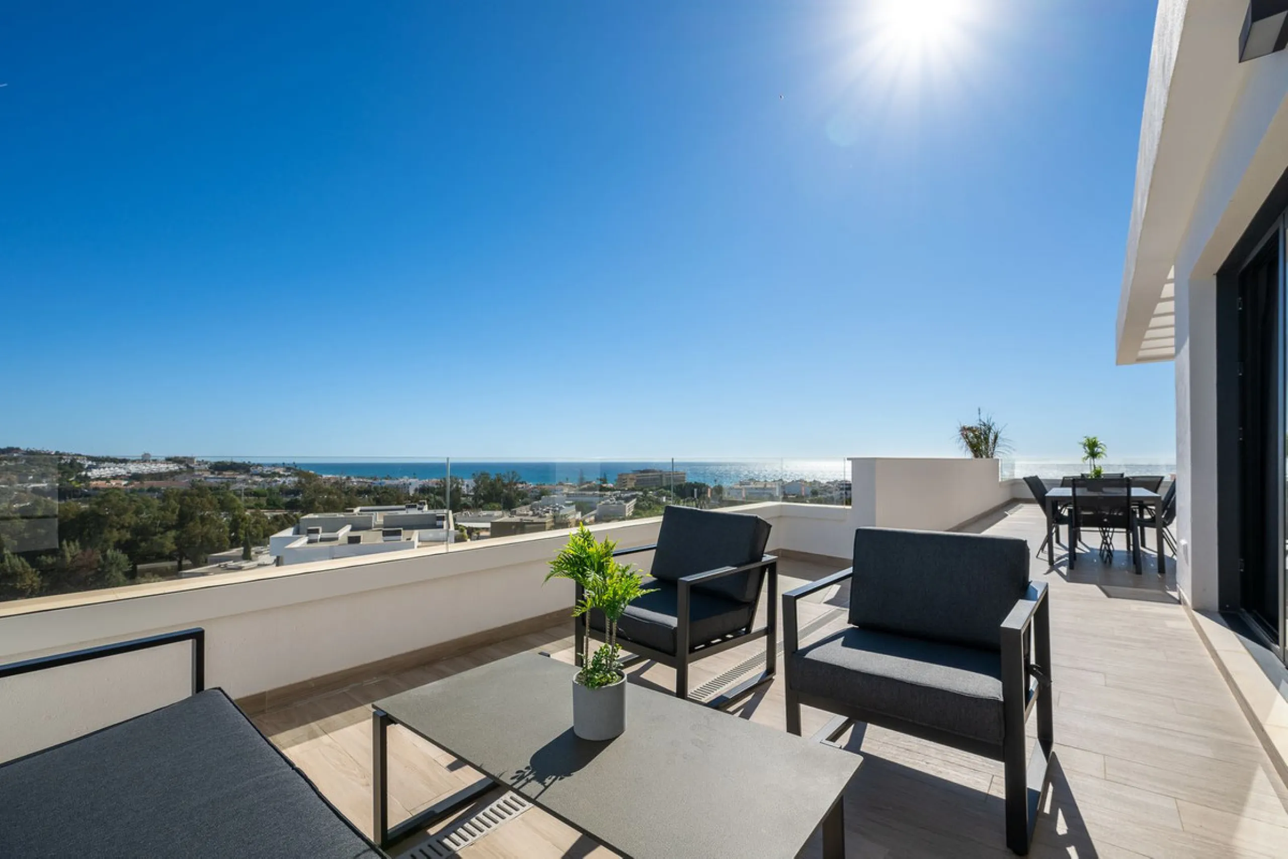 Spacious South-East Facing 4-Bedroom Apartment with Panoramic Views – Navigolf Suites, La Cala de Mijas