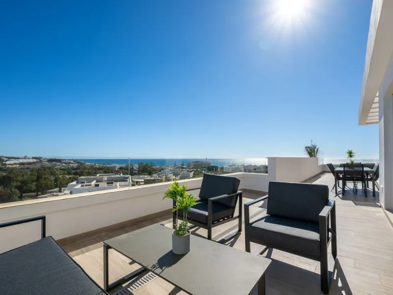 Spacious South-East Facing 4-Bedroom Apartment with Panoramic Views – Navigolf Suites, La Cala de Mijas