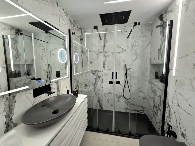 Luxury duplex penthouse with 3 terraces, private solarium and mountain views on the Costa del Sol