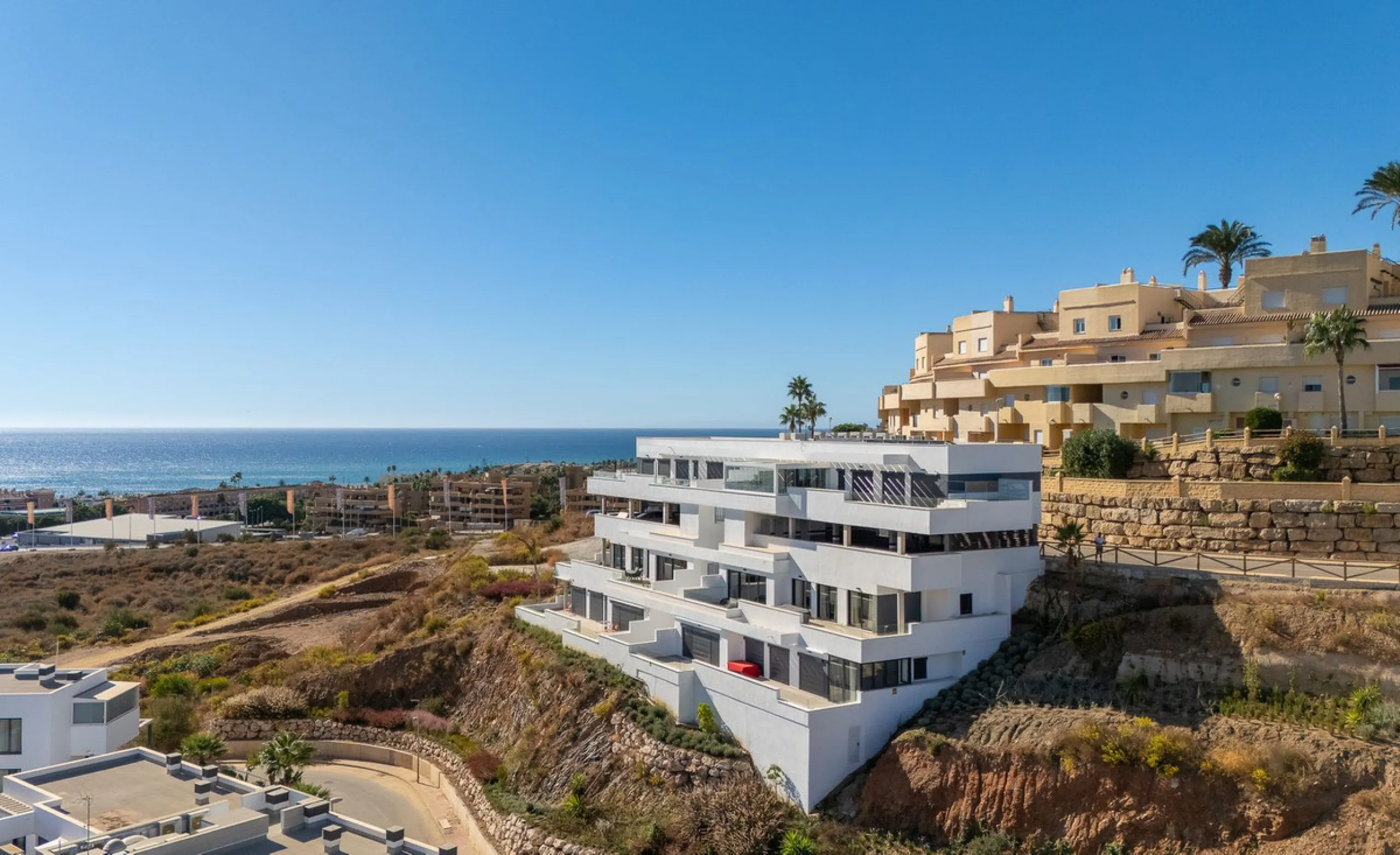 Spacious South-East Facing 4-Bedroom Apartment with Panoramic Views – Navigolf Suites, La Cala de Mijas