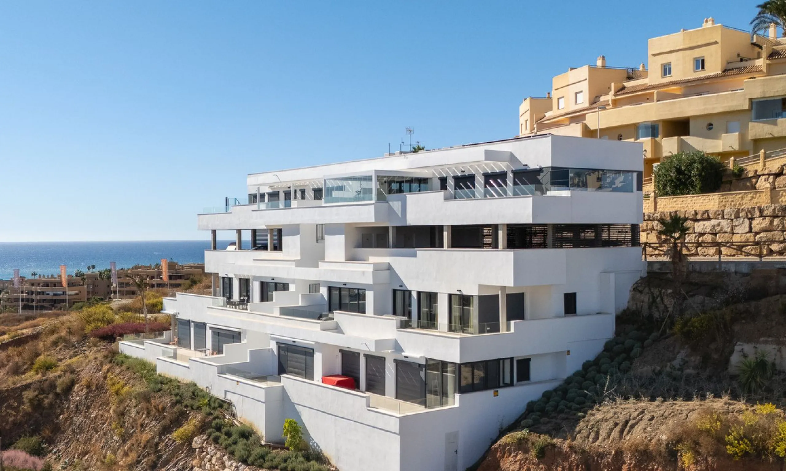 Spacious South-East Facing 4-Bedroom Apartment with Panoramic Views – Navigolf Suites, La Cala de Mijas