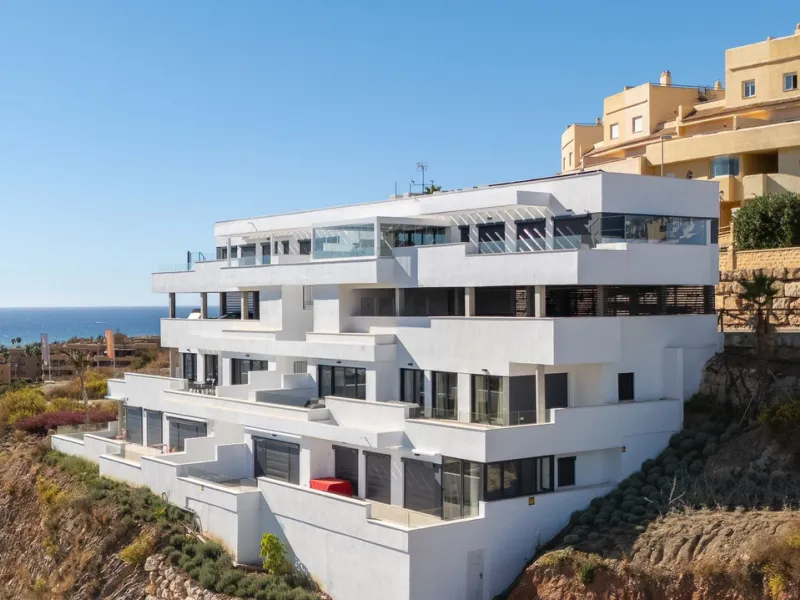Spacious South-East Facing 4-Bedroom Apartment with Panoramic Views – Navigolf Suites, La Cala de Mijas