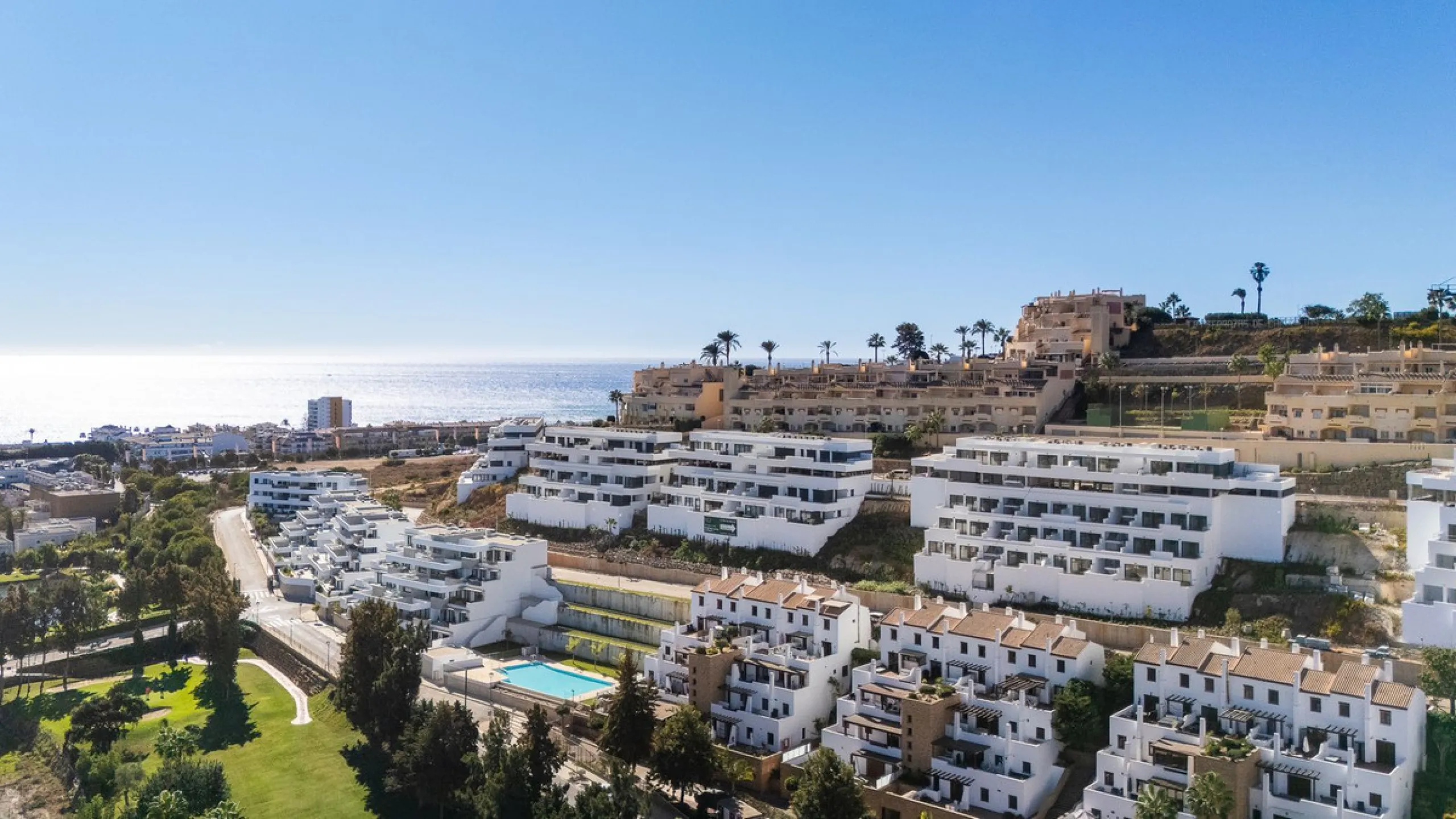 Spacious South-East Facing 4-Bedroom Apartment with Panoramic Views – Navigolf Suites, La Cala de Mijas